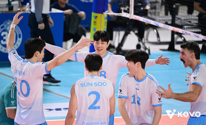 대한항공, 삼성화재 완파하고 선두 도약…도로공사, 정관장 꺾고 6연승(종합)